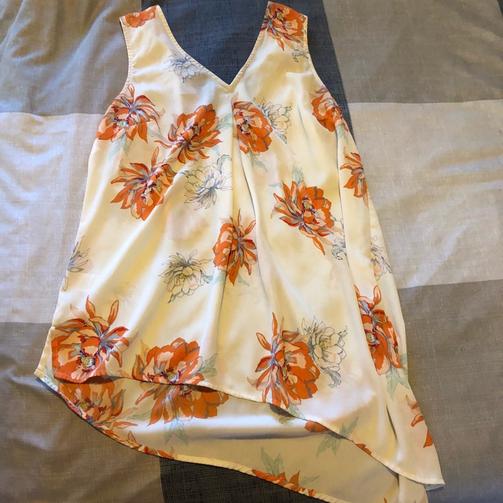 HOST PICK!! 💕🌸Daniel rainn flowy top